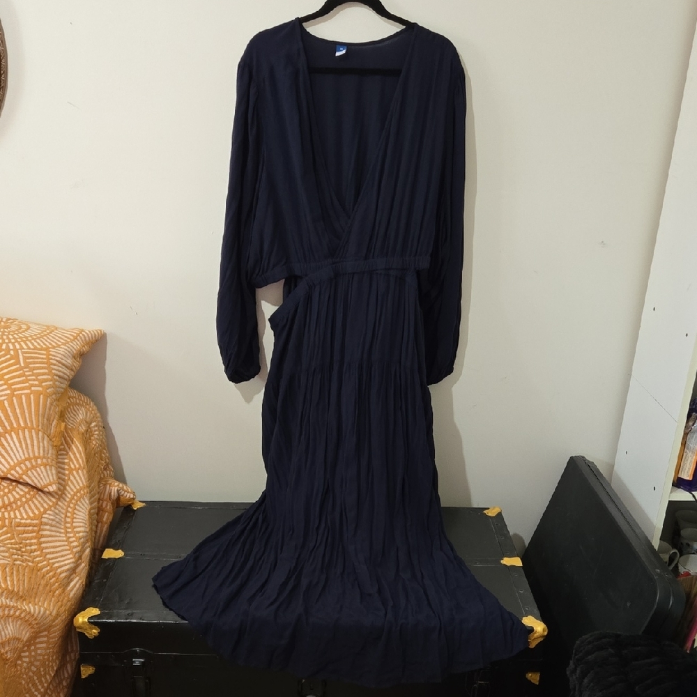 Old Navy Ladies 3X Maxi Dress Long Sleeved With Cut Outs.